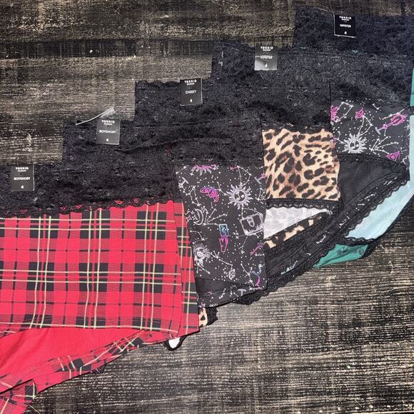 Lot of 5 Torrid Panties Size 4x 4 Hipster, Boyshorts and Cheeky - Picture 1 of 7